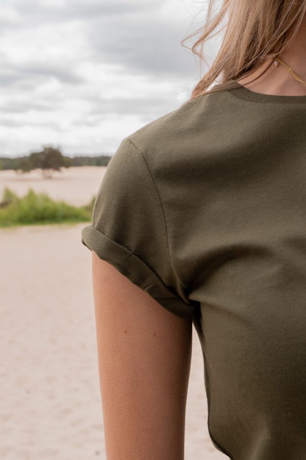 Olive green T-shirt | Rolled sleeve